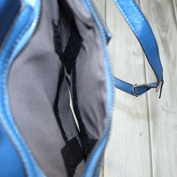 Damsel in Defense Women’s Heidi Way Two Tone Blue Concealed Carry Handbag - Picture 8 of 10